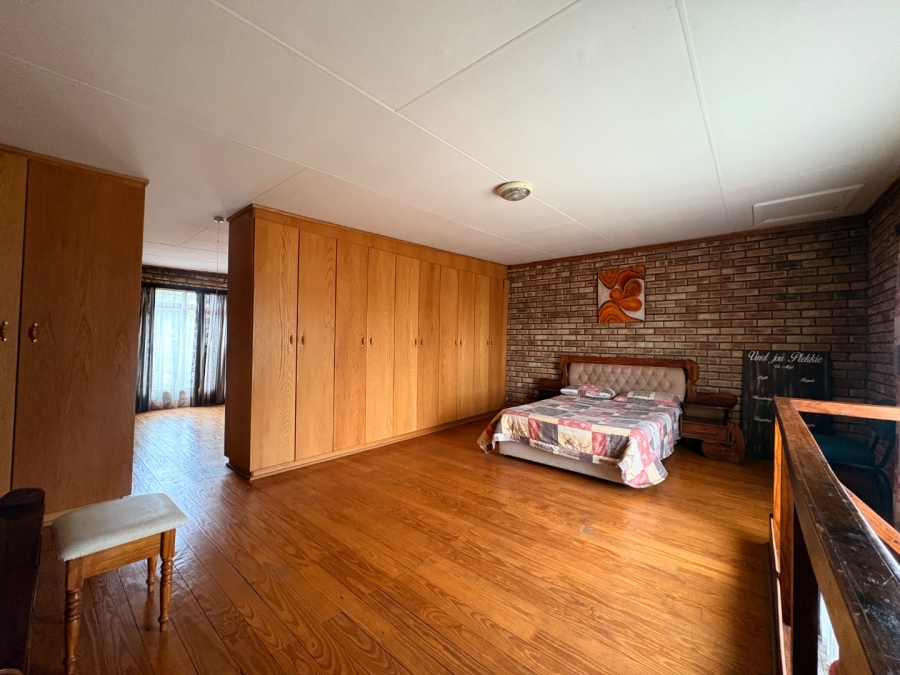 6 Bedroom Property for Sale in Doringkruin North West